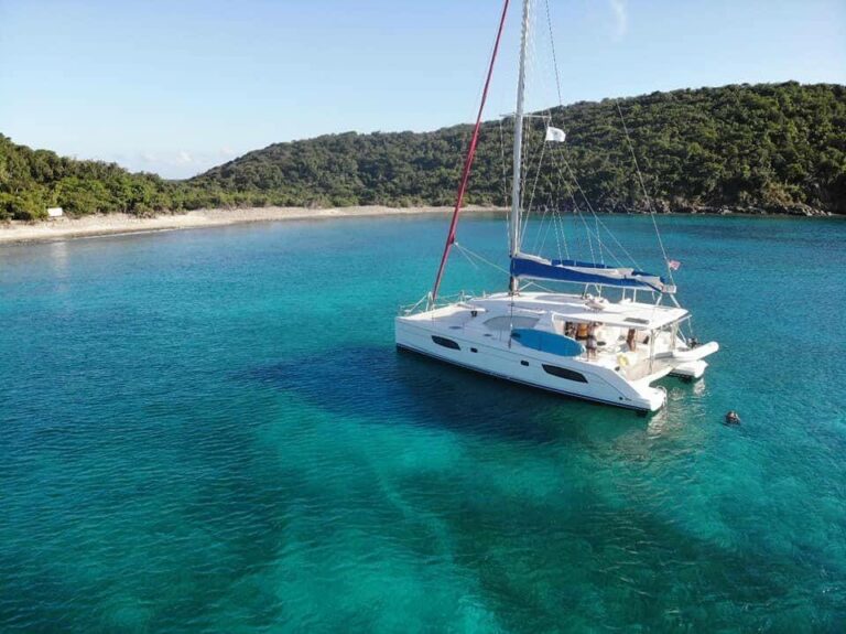 Sol Seeker charter yacht sailing in the US Virgin Islands
